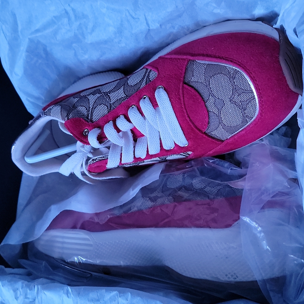 A Coach Sneaker C152 Tech Runner, Size 8.5 B